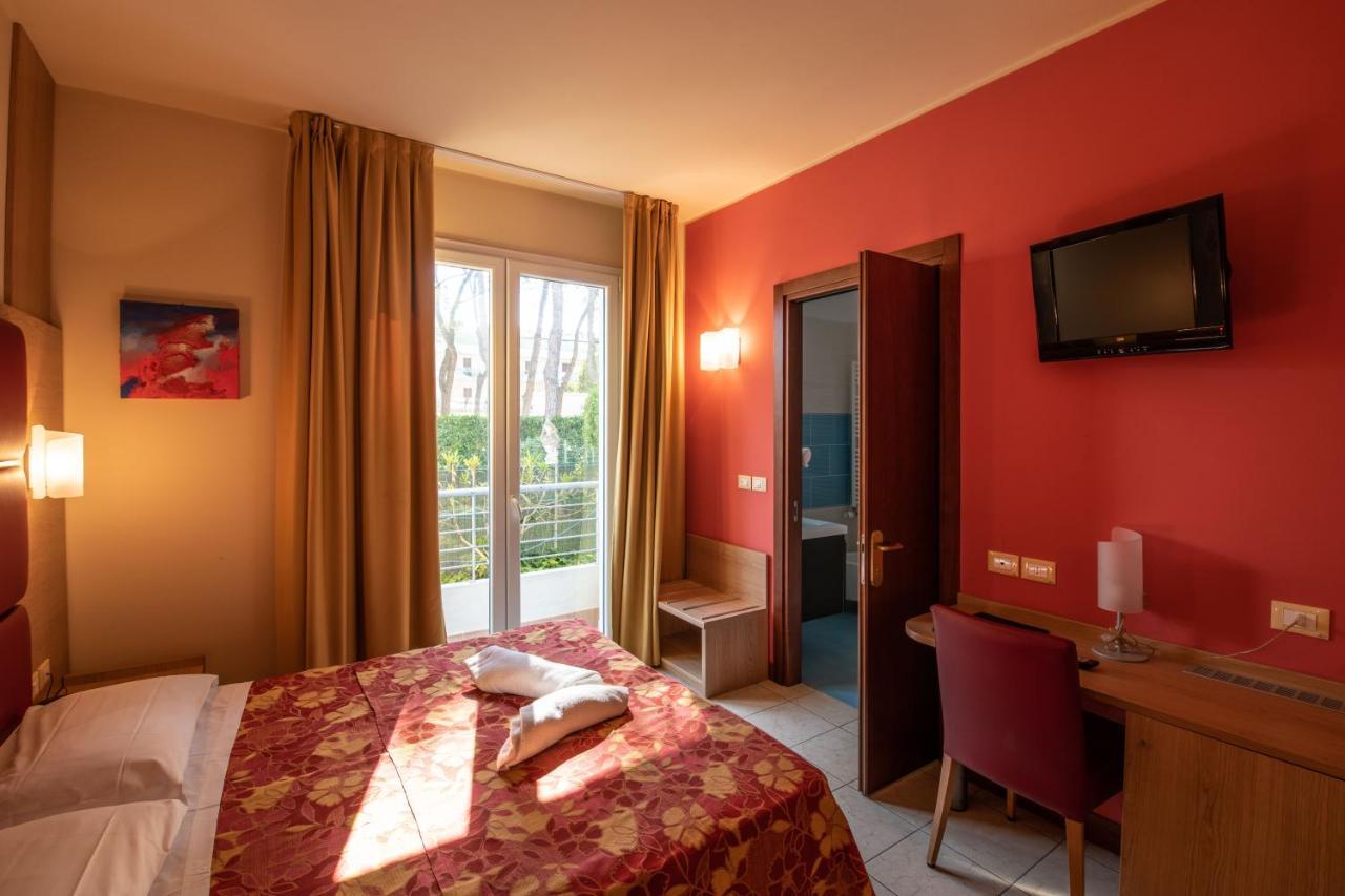 Hotel Mondial Лидо-ди-Езоло Экстерьер фото