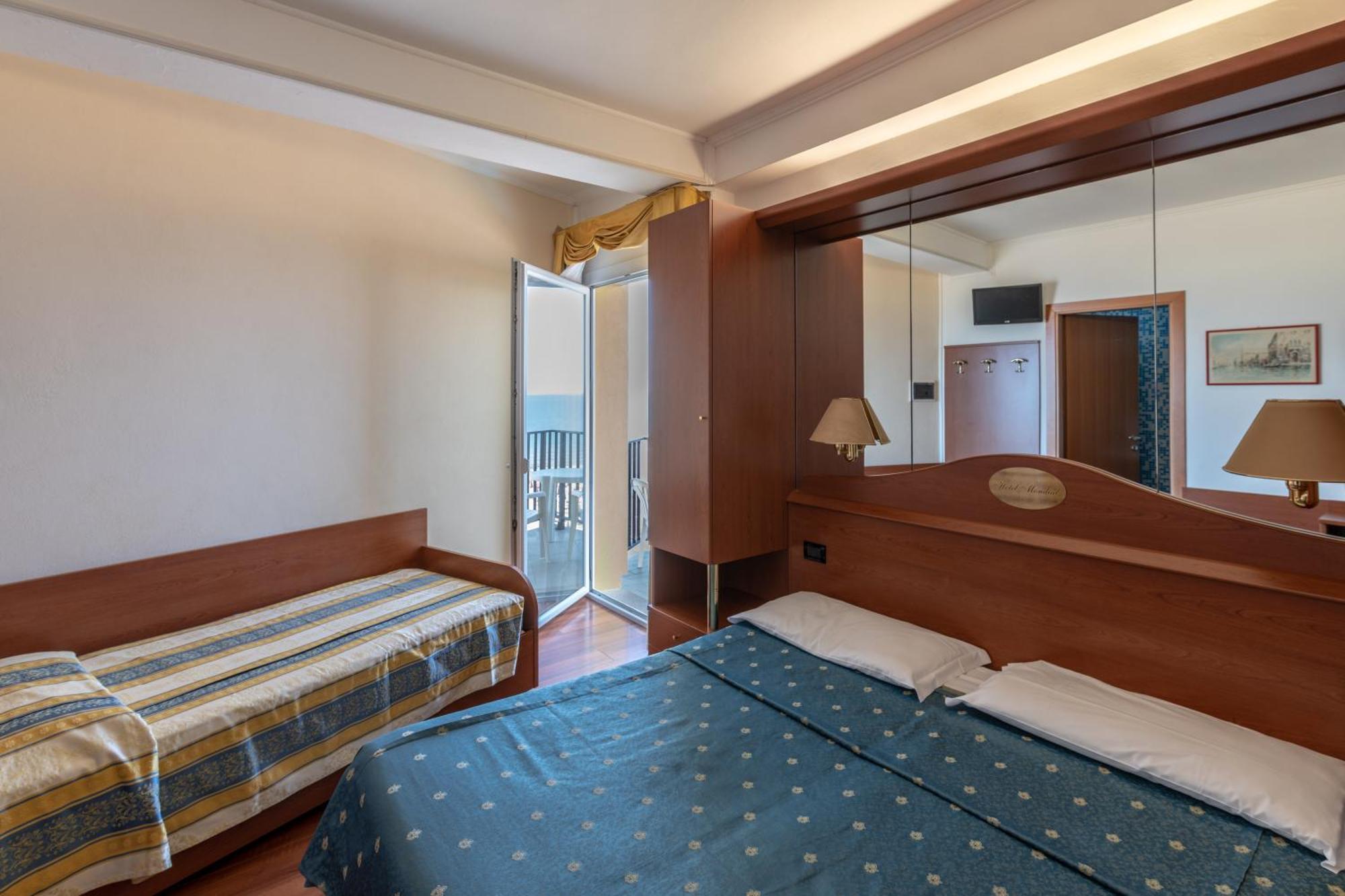Hotel Mondial Лидо-ди-Езоло Экстерьер фото