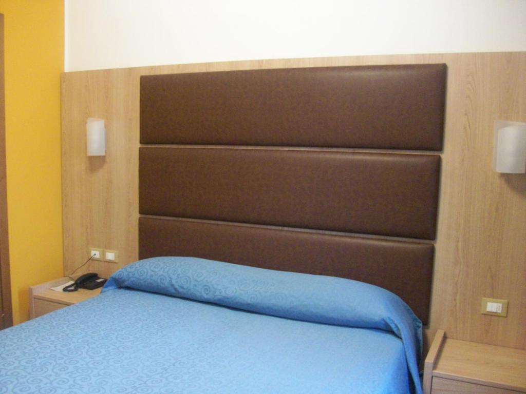 Hotel Mondial Лидо-ди-Езоло Номер фото