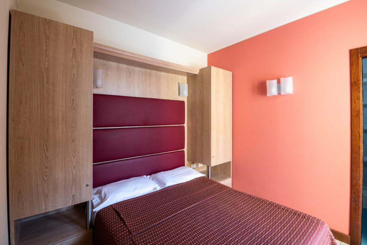 Hotel Mondial Лидо-ди-Езоло Экстерьер фото